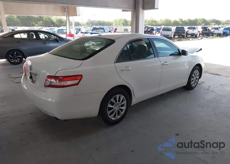 2011 Toyota Camry z USA, uszkodzony, nr VIN 4T1BF3EK1BU752669